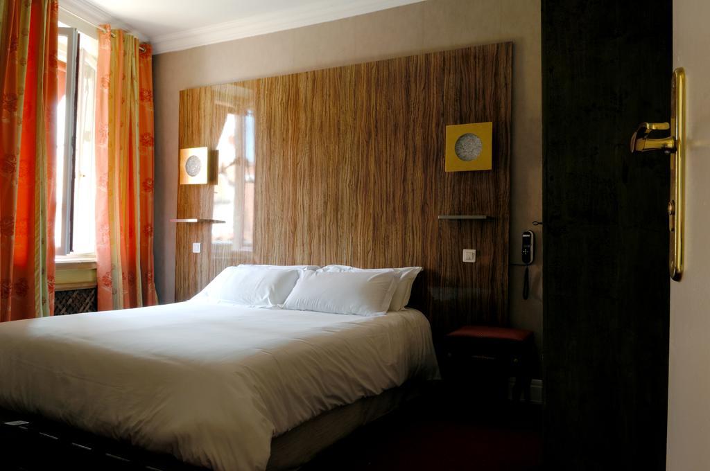 Hostellerie Jerome La Turbie Habitación foto